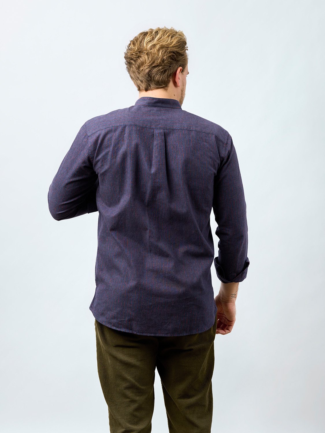 carpasus sustainable organic cotton and linen shirt scurido marine/red. Nachhaltiges Carpasus Hemd Scurido aus Bio Baumwolle und Leinen in Marine/Rot