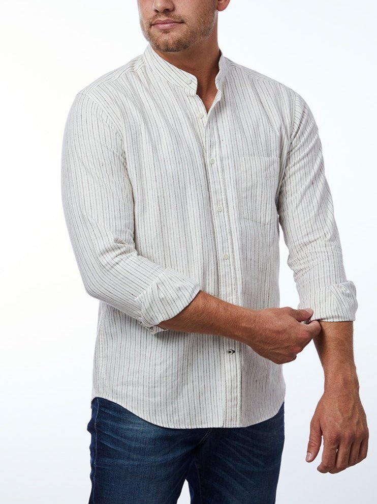 carpasus sustainable organic cotton and linen shirt scurido white/brown. Nachhaltiges Carpasus Hemd Scurido aus Bio Baumwolle und Leinen in Weiss/Braun