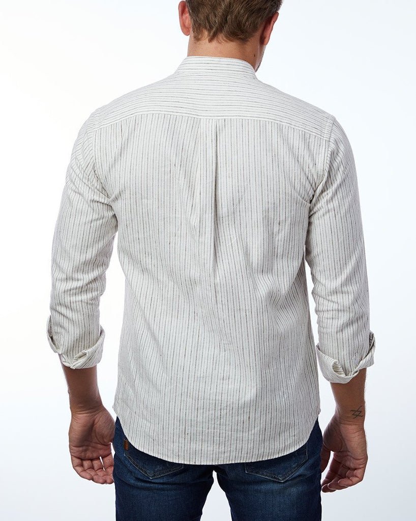 carpasus sustainable organic cotton and linen shirt scurido white/brown. Nachhaltiges Carpasus Hemd Scurido aus Bio Baumwolle und Leinen in Weiss/Braun