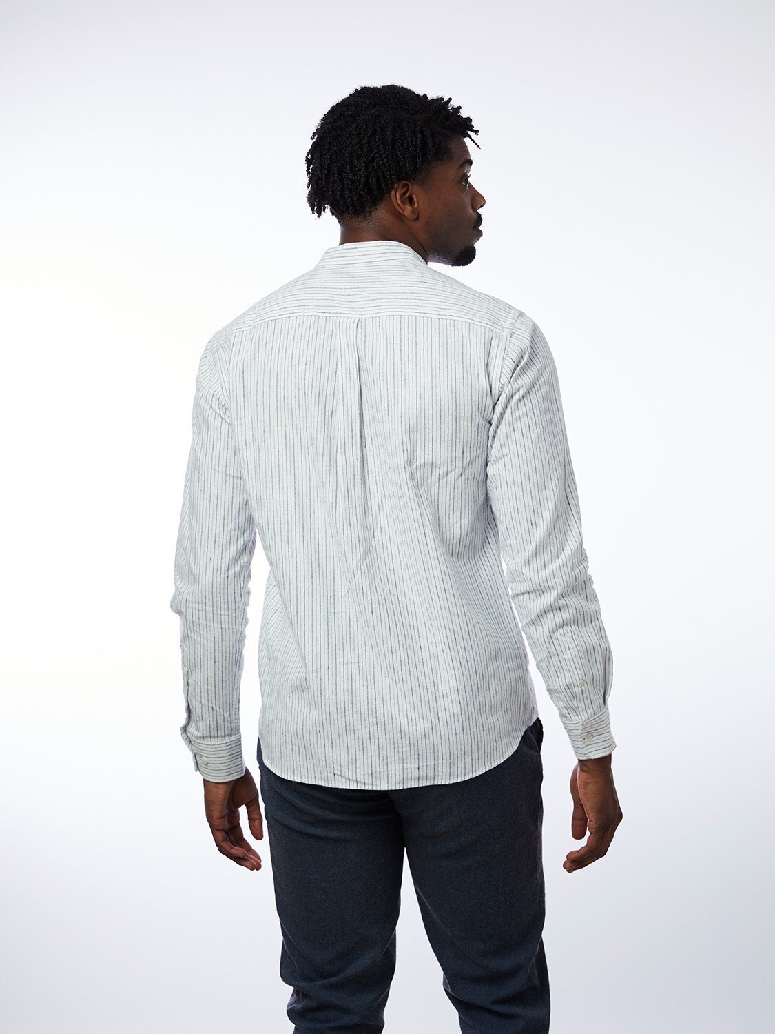 carpasus sustainable organic cotton and linen shirt scurido white/blue. Nachhaltiges Carpasus Hemd Scurido aus Bio Baumwolle und Leinen in Weiss/Blau