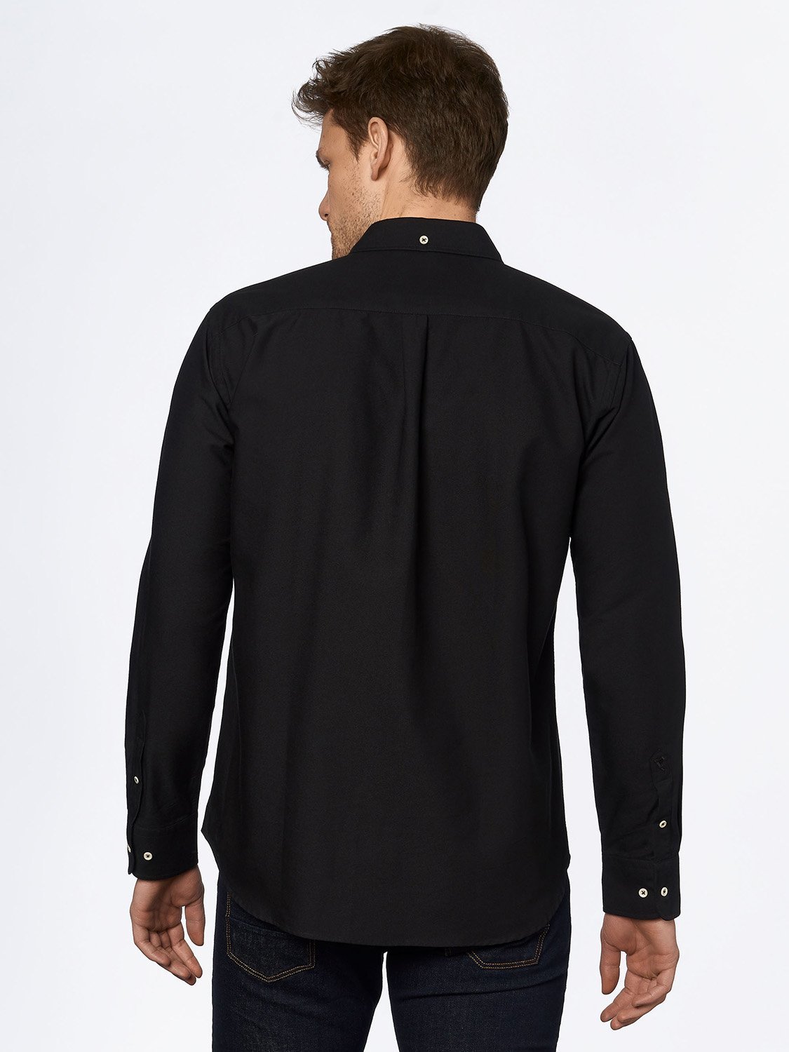 carpasus sustainable organic cotton oxford shirt black. Nachhaltiges Carpasus Oxford Hemd aus Bio Baumwolle in Schwarz