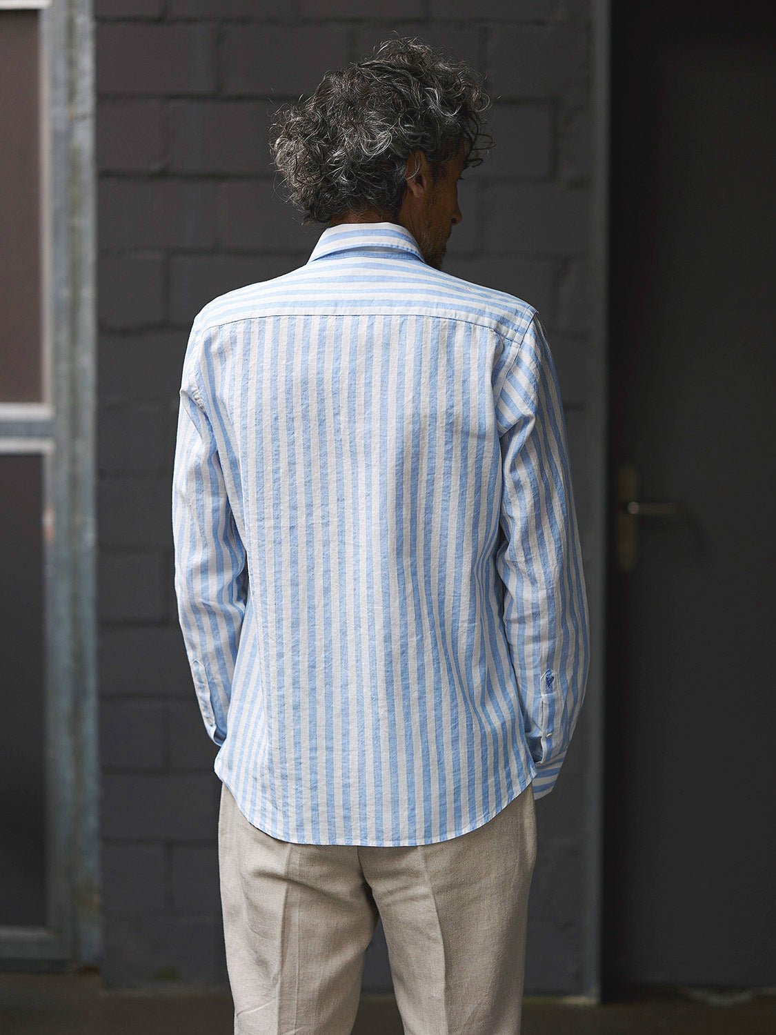 carpasus sustainable organic linen shirt ascona stripes light blue white. Nachhaltiges Carpasus Hemd Ascona Streifen Hellblau Weiss aus Bio Leinen 