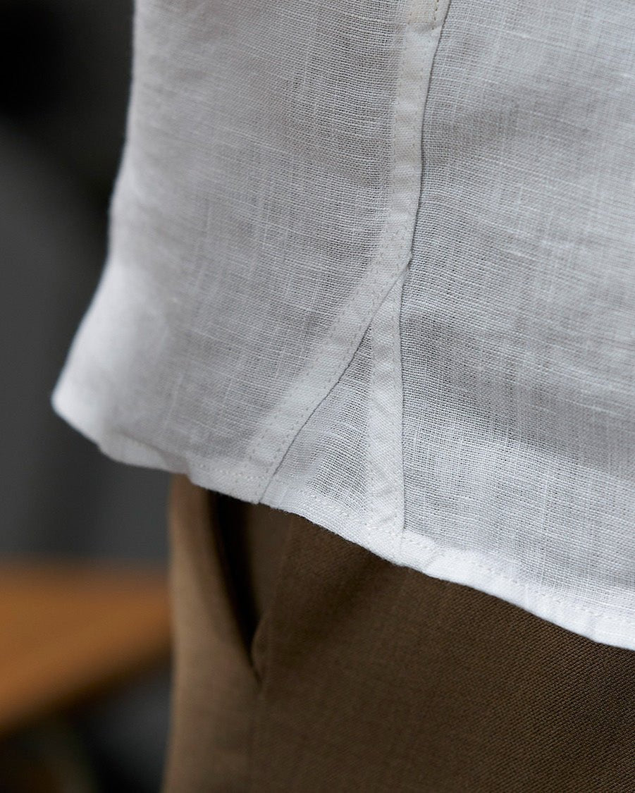 carpasus sustainable organic linen shirt short sleeves maloja uni white. Nachhaltiges Carpasus Hemd kurzärmlig Maloja Uni Weiss aus Bio Leinen 