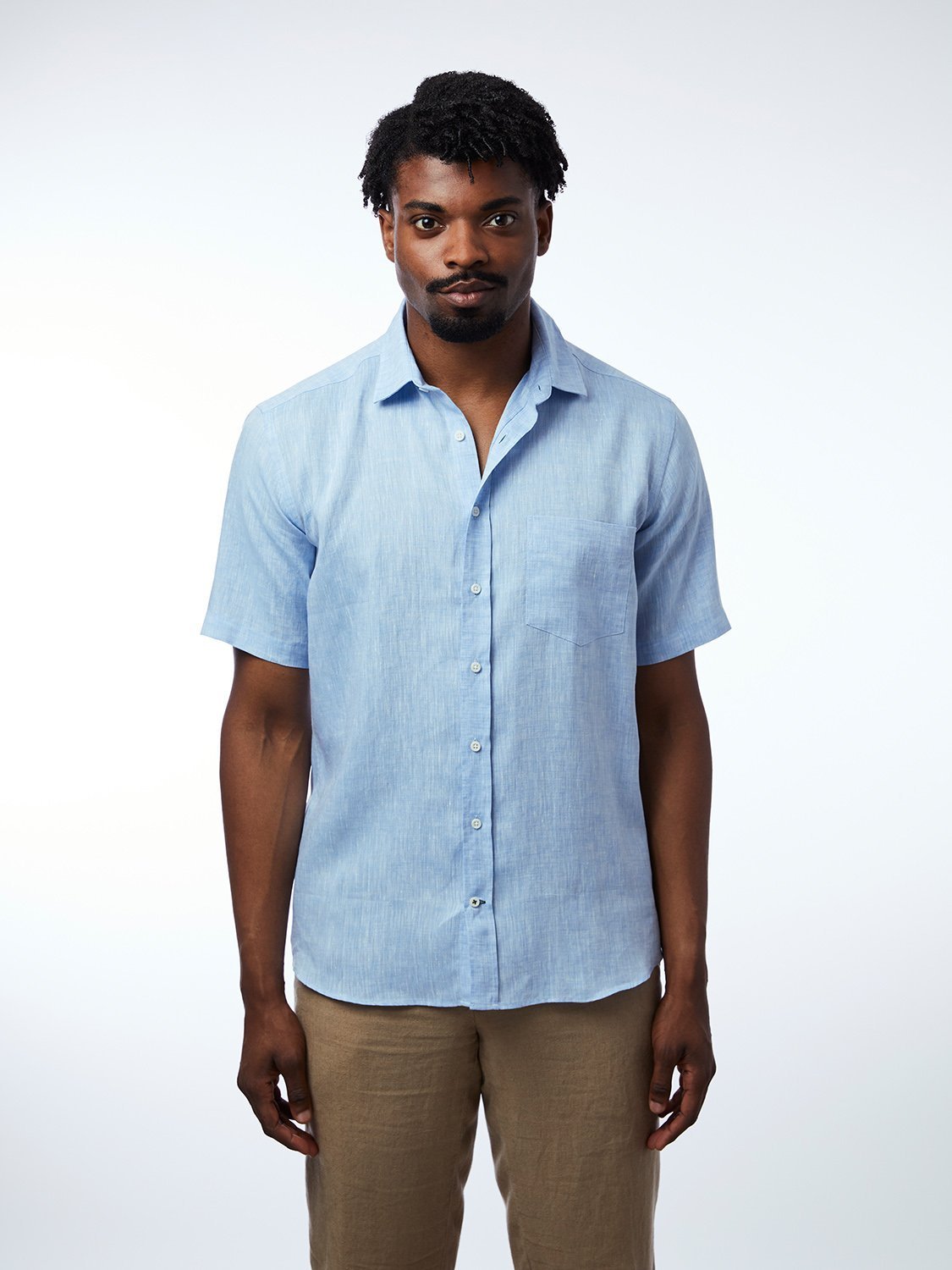 carpasus sustainable organic linen short sleeve shirt lightblue. Nachhaltiges Carpasus Hemd Kurzarm aus Bio Leinen in Hellblau