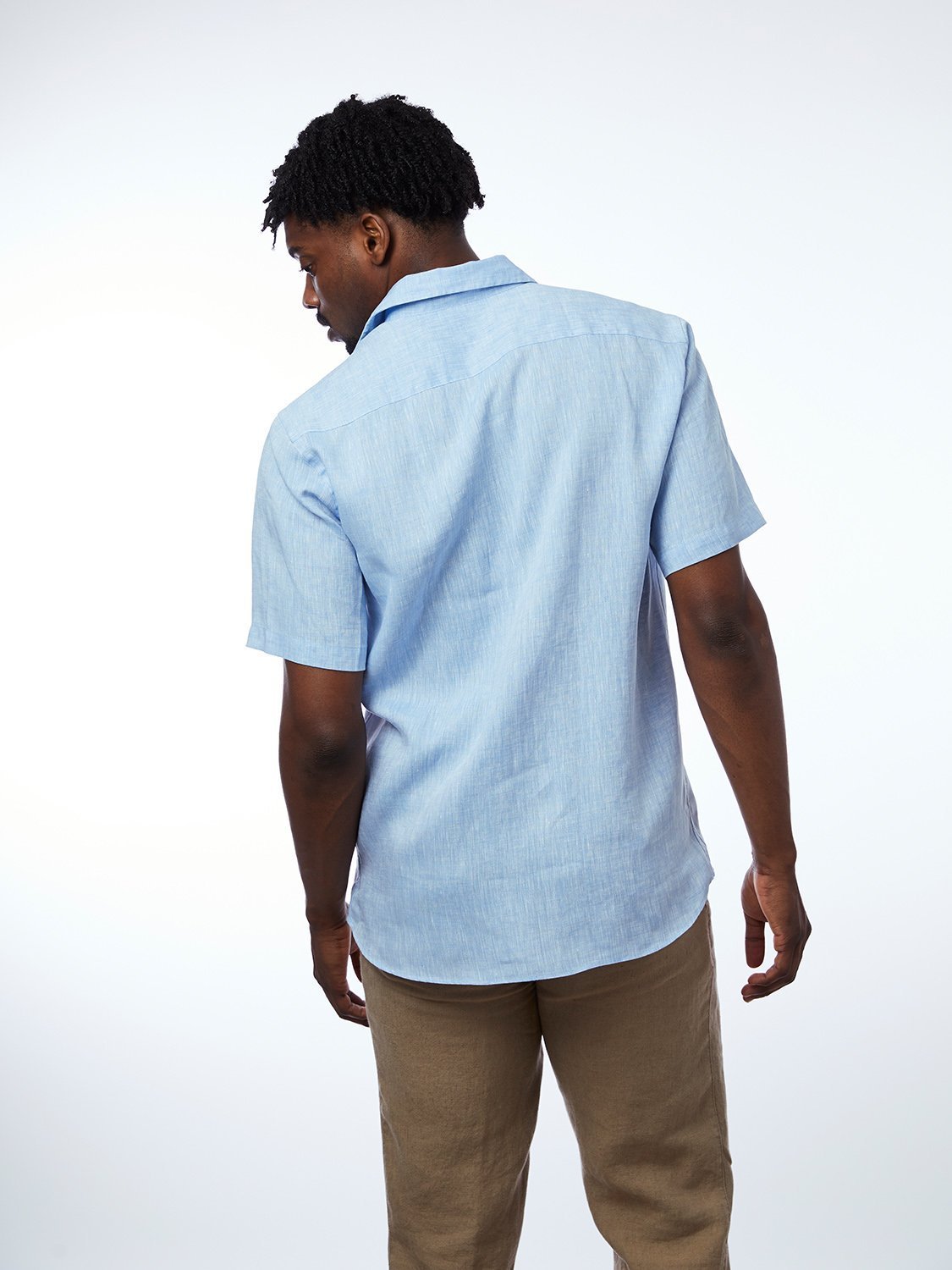 carpasus sustainable organic linen short sleeve shirt lightblue. Nachhaltiges Carpasus Hemd Kurzarm aus Bio Leinen in Hellblau