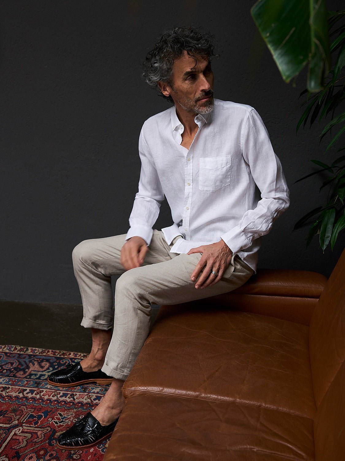 carpasus sustainable organic linen shirt single color white. Nachhaltiges Carpasus Hemd aus Bio Leinen in Weiss