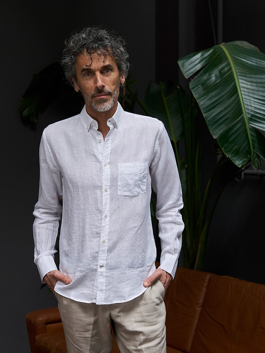 carpasus sustainable organic linen shirt single color white. Nachhaltiges Carpasus Hemd aus Bio Leinen in Weiss