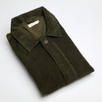 carpasus sustainable organic cotton corduroy overshirt olive. Nachhaltiges Carpasus Overshirt Cord aus Bio Baumwolle in Olive