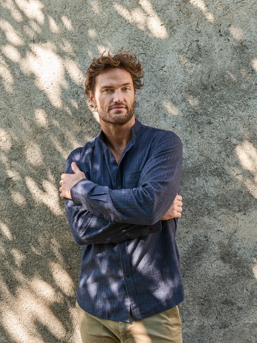 carpasus sustainable organic cotton and linen shirt scurido marine/ochre. Nachhaltiges Carpasus Hemd Scurido aus Bio Baumwolle und Leinen in Marine/Ocker