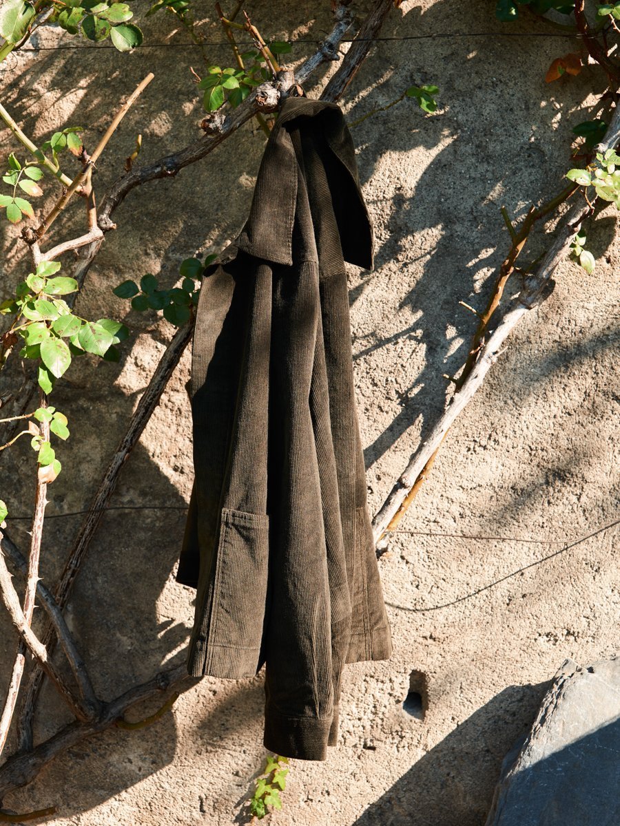 carpasus sustainable organic cotton corduroy overshirt olive. Nachhaltiges Carpasus Overshirt Cord aus Bio Baumwolle in Olive