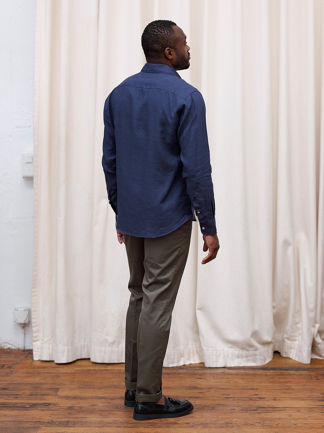 carpasus sustainable organic linen shirt verzasca uni navy. Nachhaltiges Carpasus Hemd Verzasca Uni Navy aus Bio Leinen 