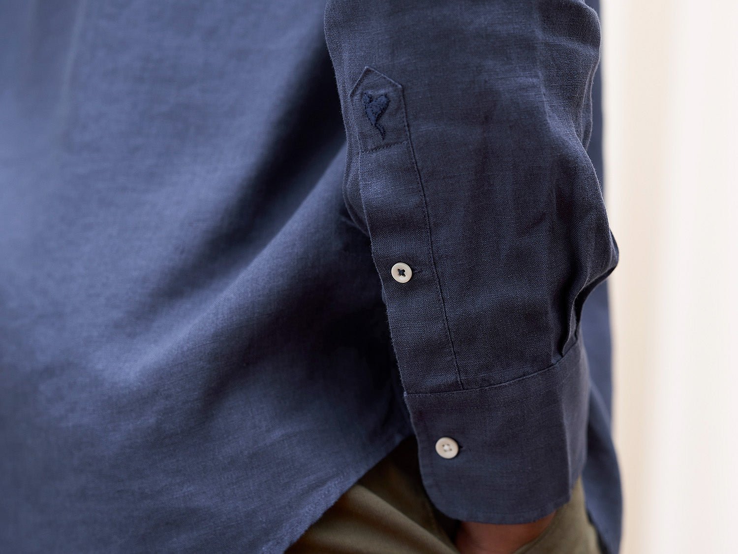 carpasus sustainable organic linen shirt verzasca uni navy. Nachhaltiges Carpasus Hemd Verzasca Uni Navy aus Bio Leinen 