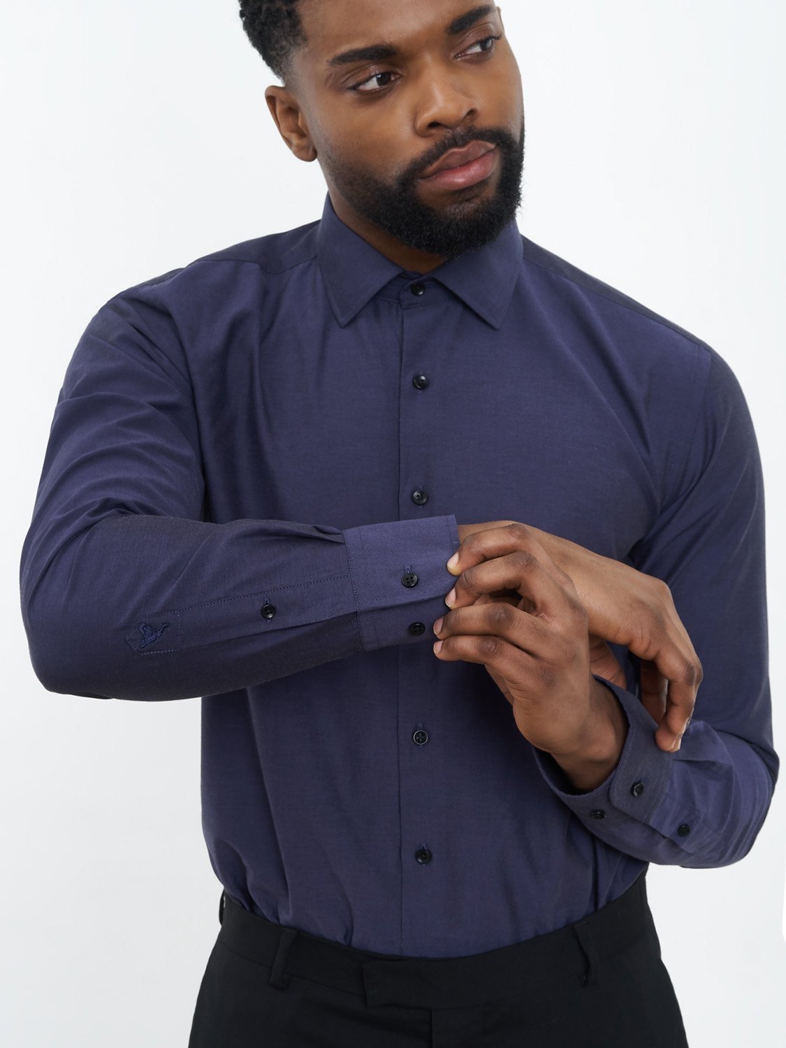 carpasus sustainable organic cotton dress shirt dark blue. Nachhaltiges Carpasus Businesshemd aus Bio Baumwolle in Dunkelblau