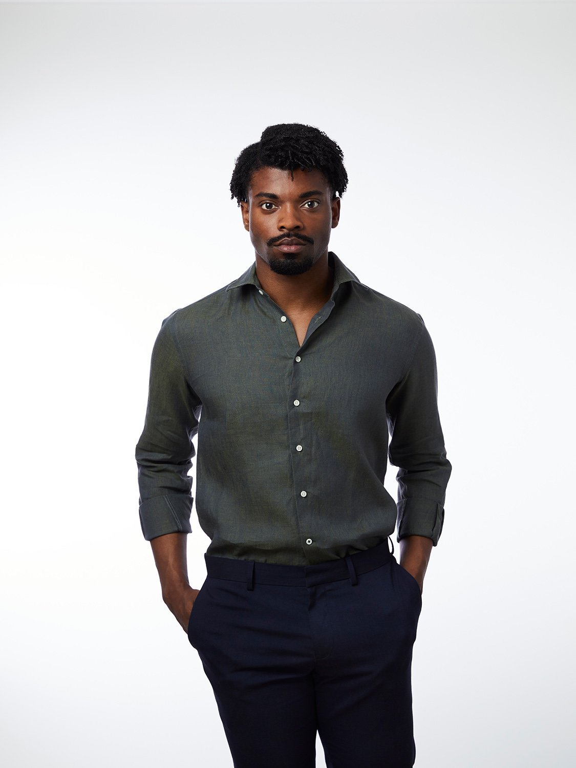 carpasus sustainable organic linen shirt semi casual single color moss. Nachhaltiges Carpasus Hemd Semi Casual aus Bio Leinen in Moss