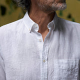 carpasus sustainable organic linen shirt single color white. Nachhaltiges Carpasus Hemd aus Bio Leinen in Weiss