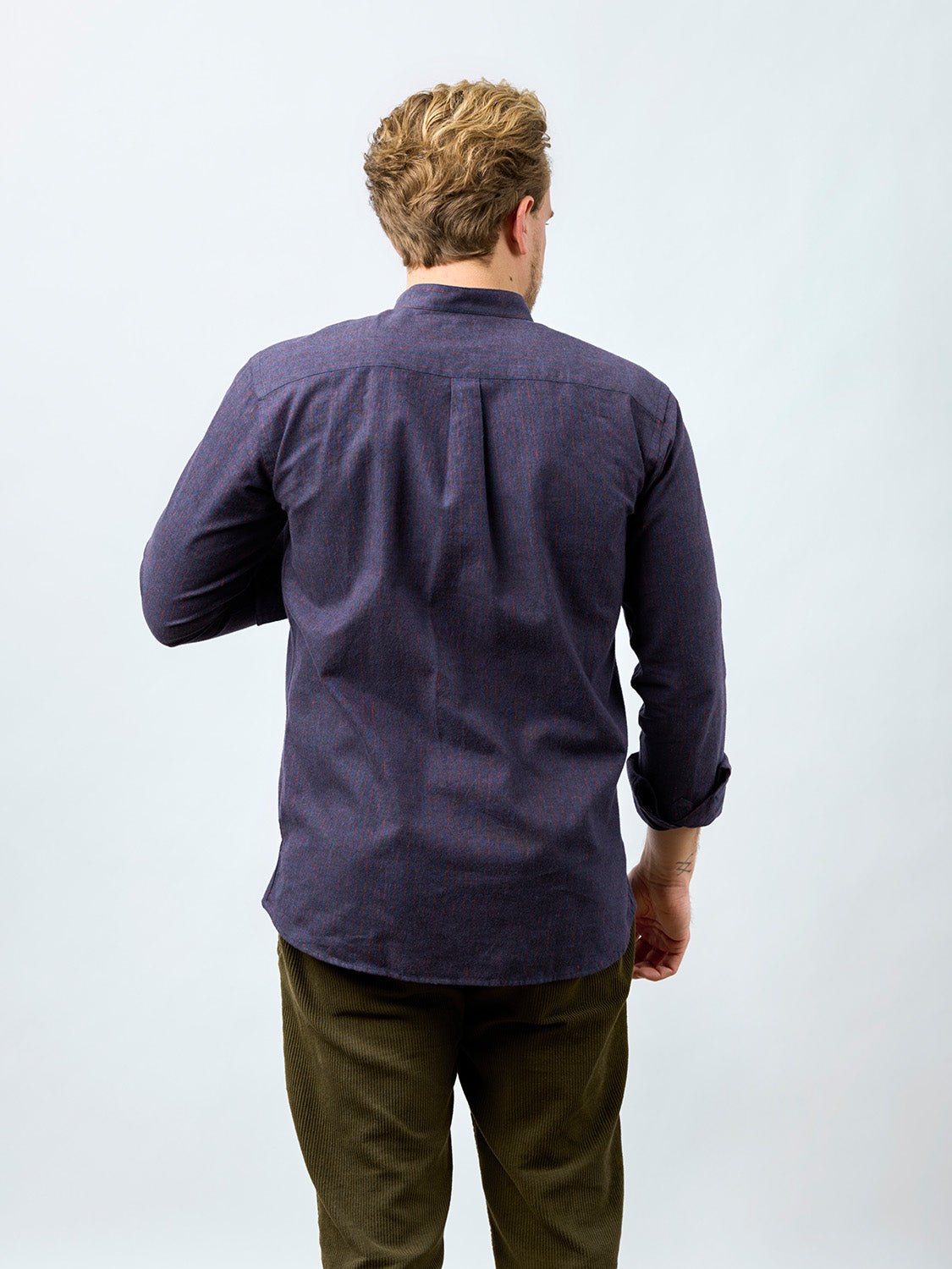 carpasus sustainable organic cotton and linen shirt scurido marine/red. Nachhaltiges Carpasus Hemd Scurido aus Bio Baumwolle und Leinen in Marine/Rot