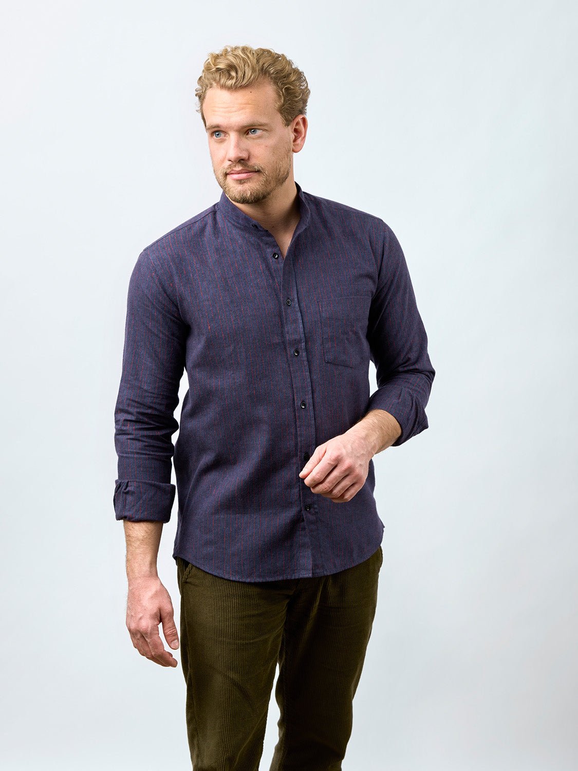 carpasus sustainable organic cotton and linen shirt scurido marine/red. Nachhaltiges Carpasus Hemd Scurido aus Bio Baumwolle und Leinen in Marine/Rot