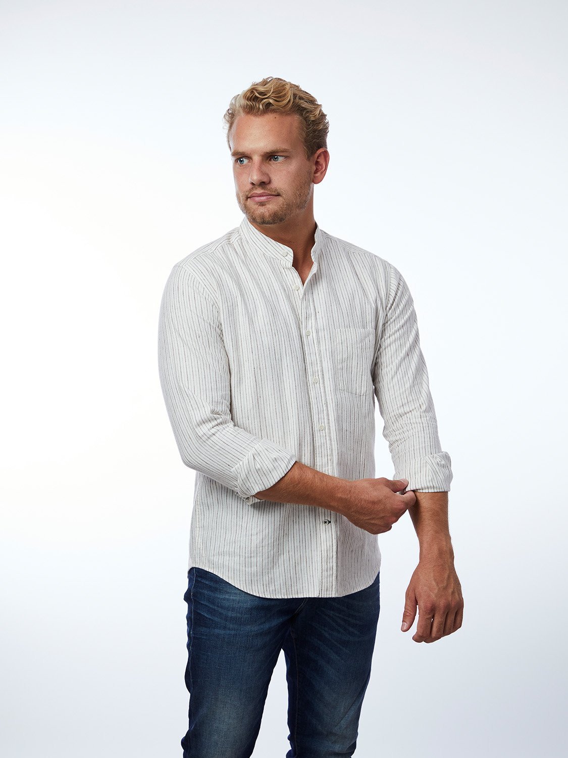 carpasus sustainable organic cotton and linen shirt scurido white/brown. Nachhaltiges Carpasus Hemd Scurido aus Bio Baumwolle und Leinen in Weiss/Braun
