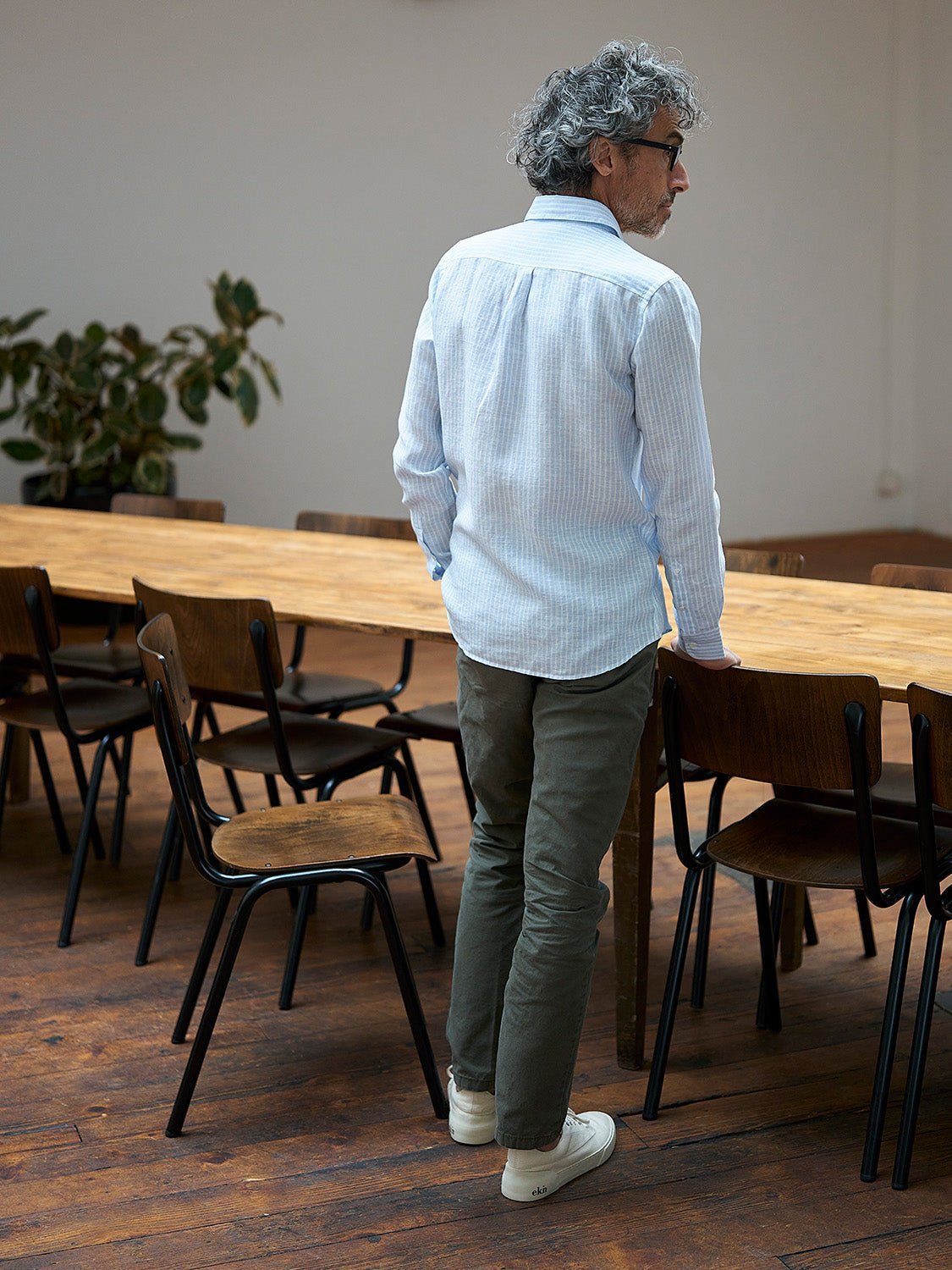 carpasus sustainable organic linen shirt stripes lightblue white. Nachhaltiges Carpasus Hemd aus Bio Leinen mit Streifen Hellblau Weiss
