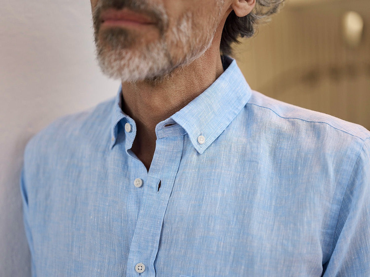 carpasus sustainable organic linen shirt single color lightblue. Nachhaltiges Carpasus Hemd aus Bio Leinen in Hellblau