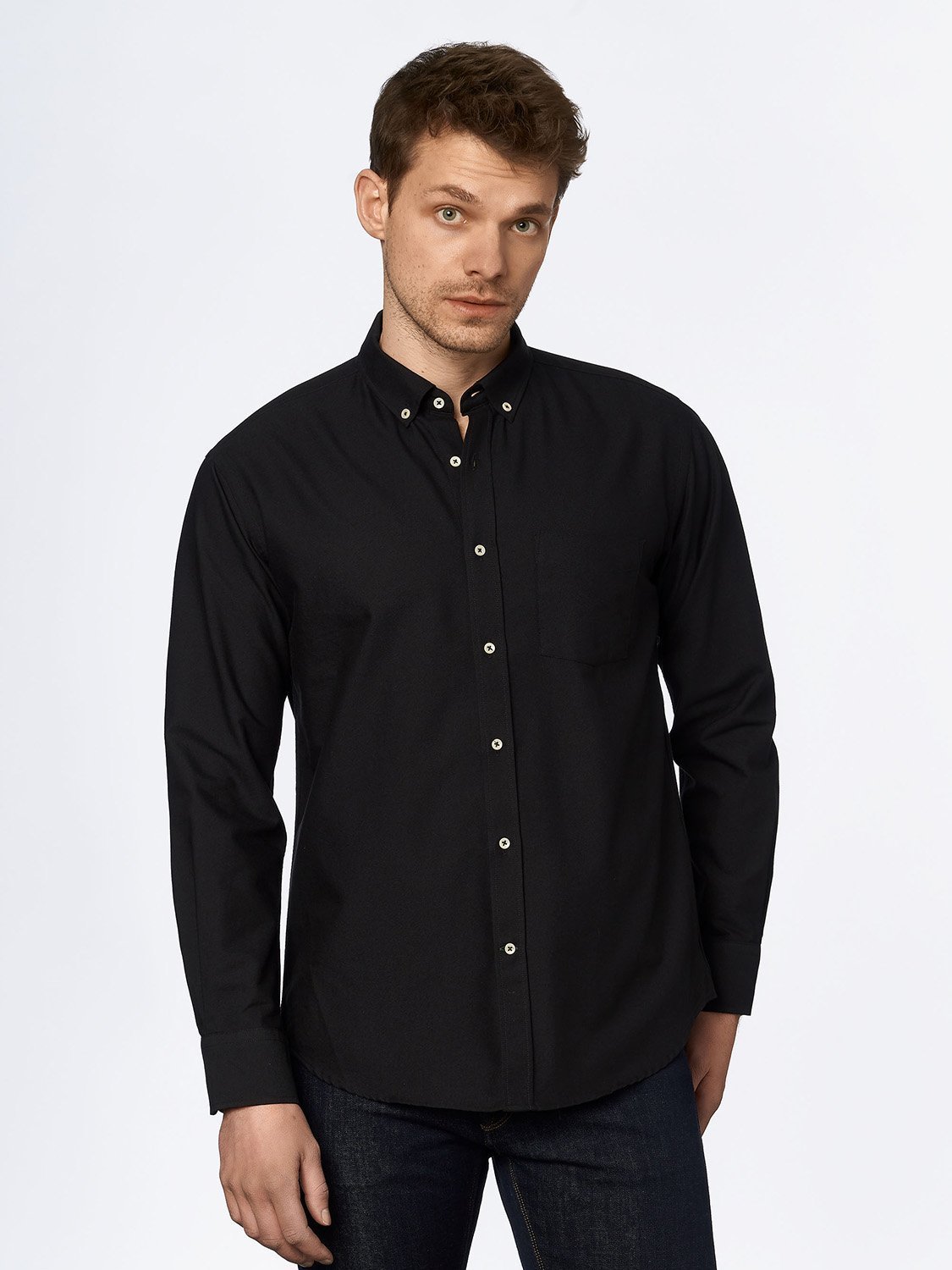 carpasus sustainable organic cotton oxford shirt black. Nachhaltiges Carpasus Oxford Hemd aus Bio Baumwolle in Schwarz