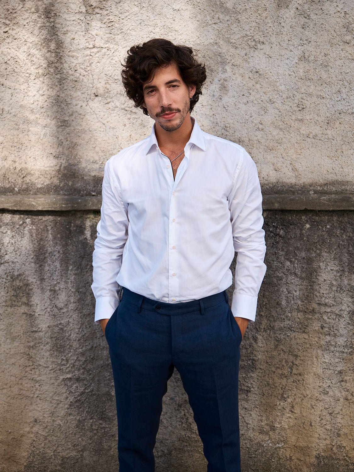 What To Wear With A White Shirt - Men's White Shirt Outfits That Look  Stylish