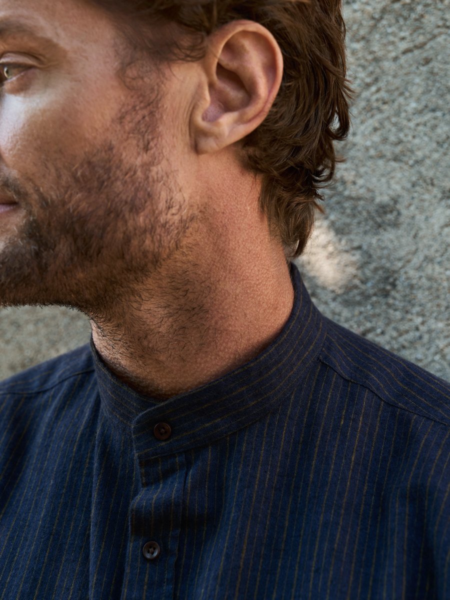 carpasus sustainable organic cotton and linen shirt scurido marine/ochre. Nachhaltiges Carpasus Hemd Scurido aus Bio Baumwolle und Leinen in Marine/Ocker